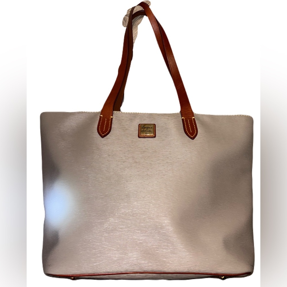 Dooney & Bourke Pebble Grain Leather Large Tote bag like new